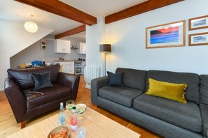 TV - 3 Bed in Pwllheli (oc-tonnau) (Abersoch)