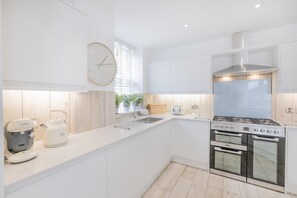 Microwave, oven, dishwasher, high chair - 6 Bed in Pwllheli (oc-argrai) (Abersoch)