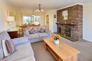 TV - 4 Bed in Pwllheli (oc-morgra) (Abersoch)