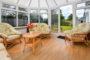 TV - 4 Bed in Pwllheli (oc-morgra) (Abersoch)