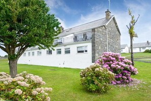 Property grounds - 2 Bed in Pwllheli (oc-45caed) (Abersoch)