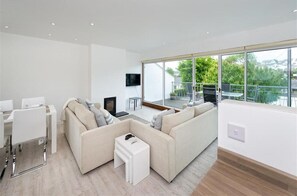 TV, fireplace - 2 Bed in Pwllheli (oc-45caed) (Abersoch)