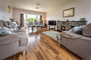 TV, fireplace - 3 Bed in Pwllheli (oc-geryco) (Abersoch)