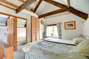 2 slaapkamers, een strijkplank/strijkijzer, gratis wifi, beddengoed