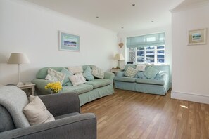 TV - 4 Bed in Pwllheli (oc-watern) (Abersoch)