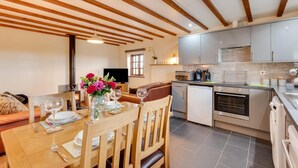Unclassified image, 2 of 10, button - 2 Bed in Y Felinheli (oc-wag430) (Y Felinheli)