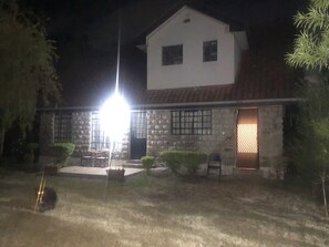 Exterior - Tranquil country cottage Near Nairobi National Park (Nairobi)