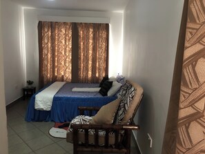 2 bedrooms, iron/ironing board, internet, bed sheets