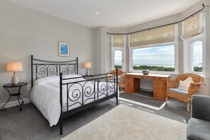 Iron/ironing board, free WiFi - 5 Bed in Pwllheli (oc-1coedy) (Abersoch)