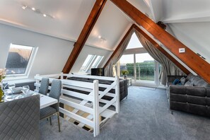 TV - 3 Bed in Pwllheli (oc-86caed) (Abersoch)