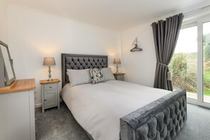 3 bedrooms, iron/ironing board, travel crib, free WiFi - 3 Bed in Pwllheli (oc-86caed) (Abersoch)