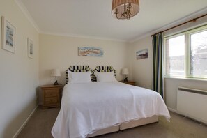 2 bedrooms, iron/ironing board, travel cot, free WiFi - 2 Bed in Langham (oc-1539) (Langham)