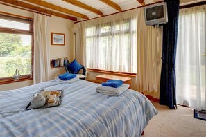 Iron/ironing board, travel crib, free WiFi, bed sheets