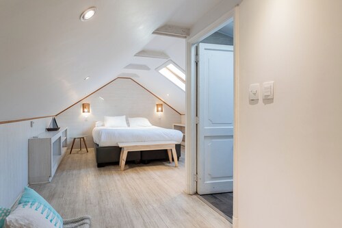 Modern Duplex in Providencia Perfect for Groups