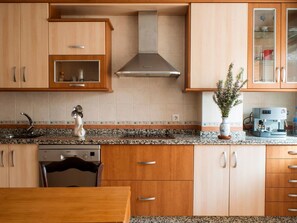 Refrigerador, microondas, horno y lavavajillas 