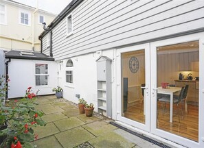 Outdoor dining - 2 Bed in Aldeburgh (oc-tsc) (Aldeburgh)
