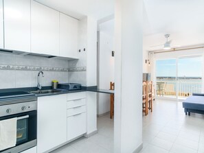 Fridge, microwave, oven, cookware/dishes/utensils - Forner Apartments - Mit Meerblick by Interhome (Peñiscola)