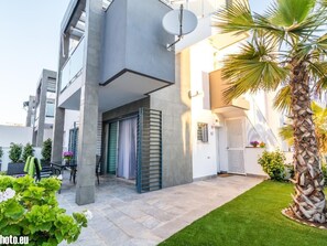 Terrace/patio - "Sunny Villa" mit Schwimmbad by Interhome (Torrevieja)