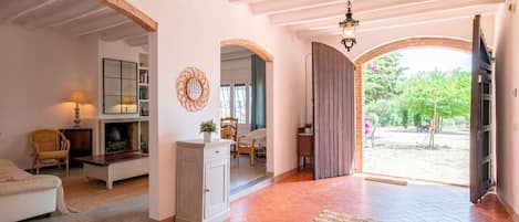 المنشأة من الداخل