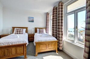Iron/ironing board, free WiFi, bed sheets - 2 Bed in Looe (oc-l30035) (Looe)