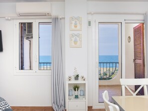 Dining - Appartement mit überdachtem Balkon und Meerblick in Strandlage by Interhome (Empuriabrava)