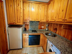 Fridge, microwave, oven, cookware/dishes/utensils - Wohnung mit Balkon Falcó 14 Vall de Boí by Interhome (Caldes de Boi)