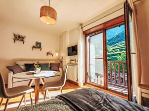Living area - Studio mit Balkon und Licht Erta 11 Vall de Boí by Interhome (Caldes de Boi)