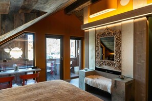 Tabla de planchar con plancha, wifi gratis y ropa de cama 