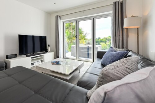 4 Bed in Abersoch (oc-10caed)