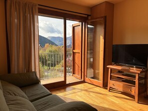 Living area - Sehr geräumige und helle Wohnung Erta 5 Vall de Boí by Interhome (Caldes de Boi)