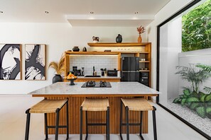 Private kitchen - Top 10%•BatuBolong Villa•8" Ride to Beach•Netflix (Bali)