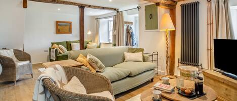 Televisión y chimenea