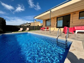 Pool - Modernes Einfamilienhaus mit Pool by Interhome (L'Estartit)