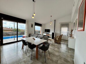 TV, DVD player - Ferienvilla Medes Mar in l'Estartit by Interhome (L'Estartit)