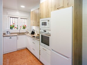 Refrigerador, microondas, horno y lavavajillas 