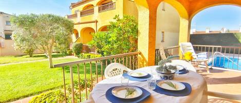 屋外ダイニングエリア