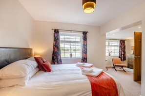 Een strijkplank/strijkijzer, gratis wifi, beddengoed