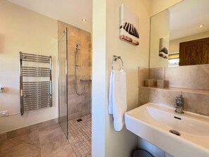 Towels - 3 Bed in Aberdaron (oc-203206) (Aberdaron)