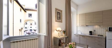 Refrigerador, microondas y horno