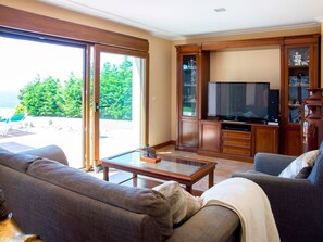 TV - Villa Punta Elmo im Herzen der Küste von Sanxenxo by Interhome (Portonovo)