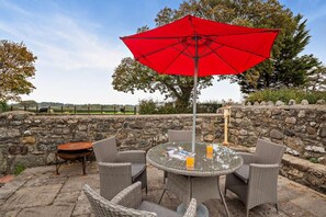 Outdoor dining - 4 Bed in Caernarfon (oc-30479) (Dinas)