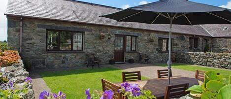 屋外ダイニングエリア