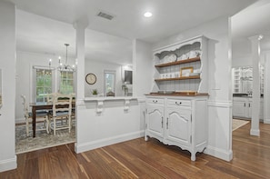Dining - Evian 157- 2BR/2BA Pool & Tennis Courts (Hilton Head Island)