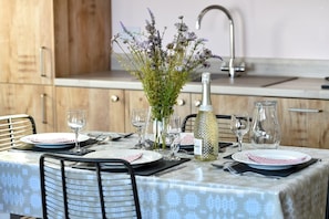 Dining - 2 Bed in Pwllheli (oc-63965) (Pwllheli)