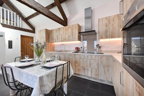 Microwave, oven, dishwasher, high chair - 2 Bed in Pwllheli (oc-63965) (Pwllheli)