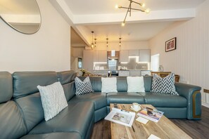 TV - 4 Bed in Tenby (oc-25955) (Tenby)
