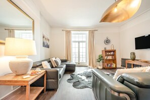 TV - 2 Bed in Tenby (oc-25953) (Tenby)
