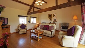Unclassified image, 2 of 32, button - 9 Bed in Pwllheli (oc-387040) (Pwllheli)