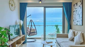 Apartamento, 3 habitaciones, vistas al mar | Zona de estar