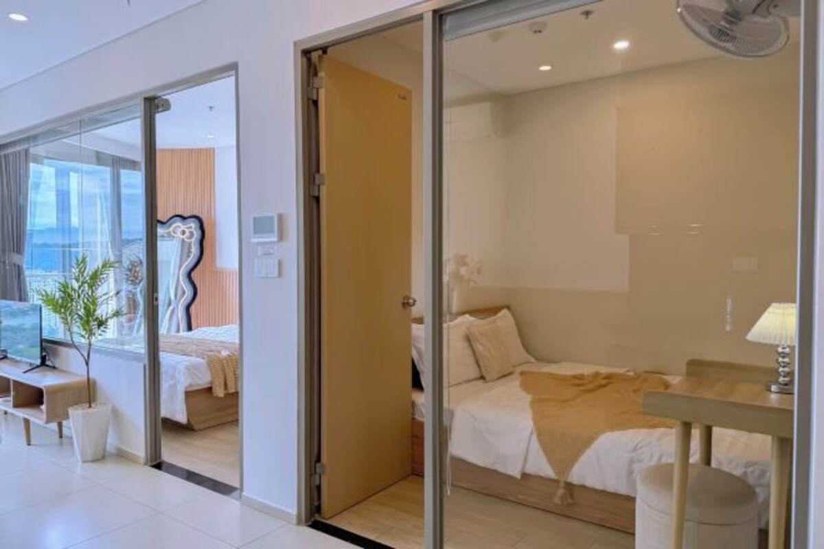 Ropa de cama de alta calidad, escritorio y cortinas blackout 